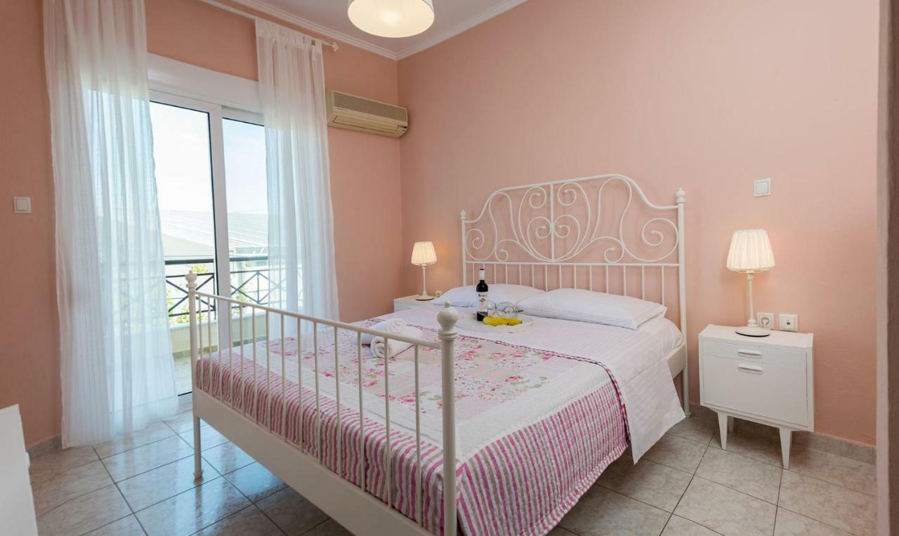 Casa Di Emma Lägenhet Néa Péramos Exteriör bild